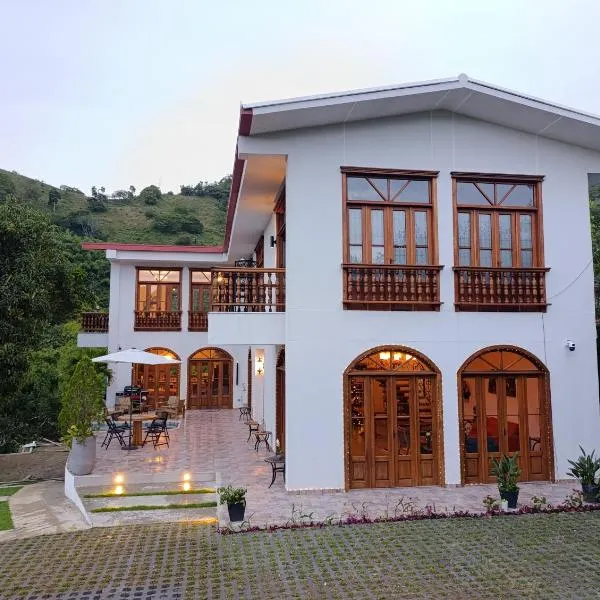 Casa Colonial Maria Elena, готель у місті Перейра