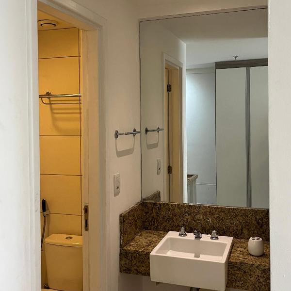 Flat confortável em Imbetiba com piscina e academia - Foto 3