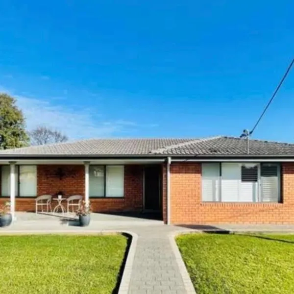 House On Ryall, Hotel in Canowindra