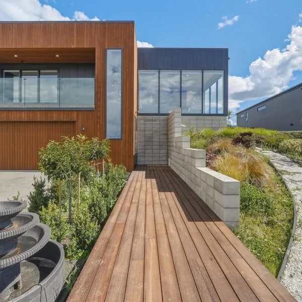 Suncrest Retreat- Christchurch Holiday Home, מלון בקרייסטצ'רץ'