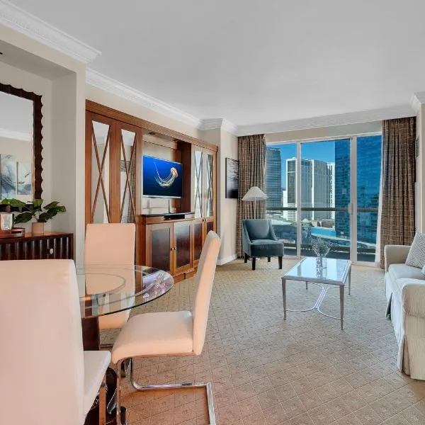 Luxury 1BR Corner Suite with Strip View, F1, Balcony at MGM Signature - 1621 – hotel w Las Vegas