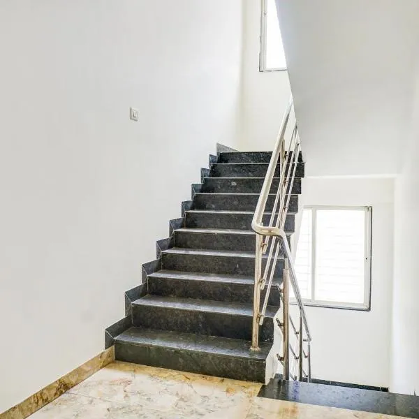 Hotel O Elite Studio, hotel u gradu Kharadi