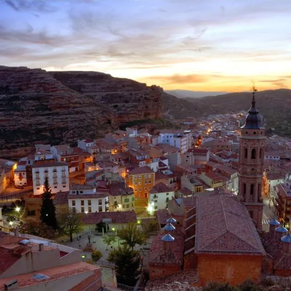 Hostal Restaurante El Castillo, hotel in Alloza