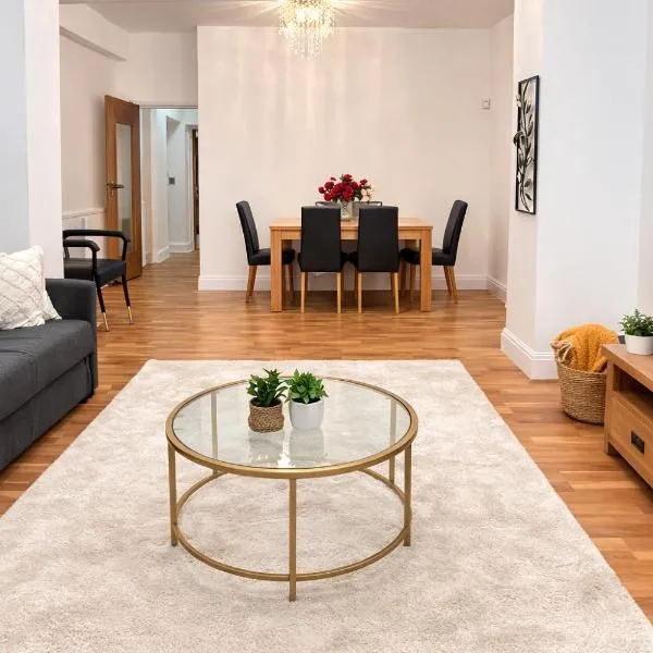 Stylish London 2BR Flat Sleeps 6-Free Parking, O2 Arena, Greenwich & Canary Wharf, hotel di Eltham