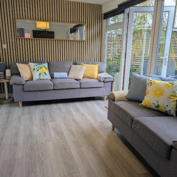 Viesnīca Cabin 246 Riverside, Glan Gwna pilsētā Caeathro