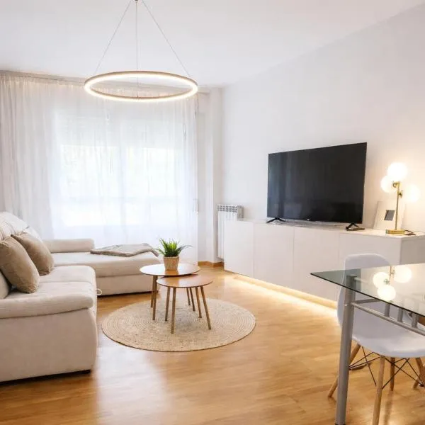 Apartamento Lardero Garnacha Rioja Wifi bus โรงแรมในLardero