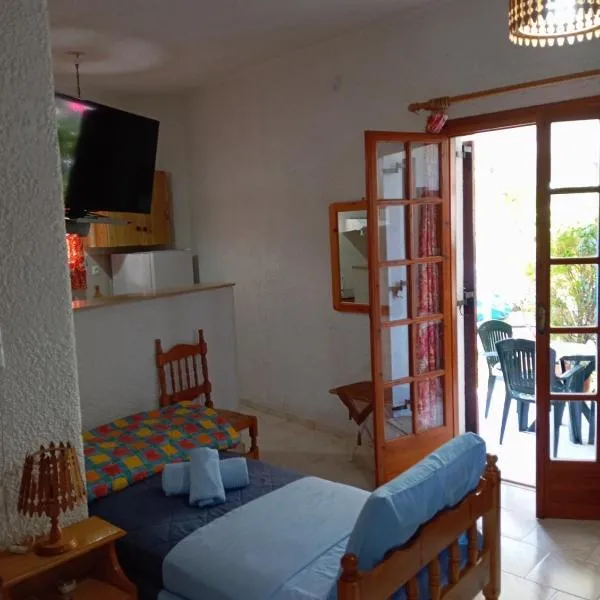 Akrata Golden Beach House, Hotel in Aíyira