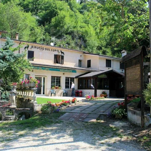 Hotel il Rifugio del Lupo scanno, מלון בסקאנו