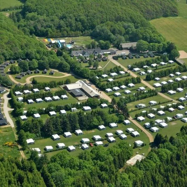 Riis Feriepark, hotel u gradu Give