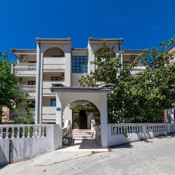 Magnolia rooms and apartments, hotel em Sutomore