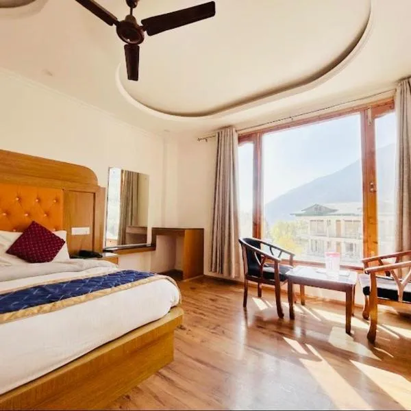 The Manali Castle cottage - A Luxury Stay With Mountain Views, Parking & Garden, Hotel in Manali