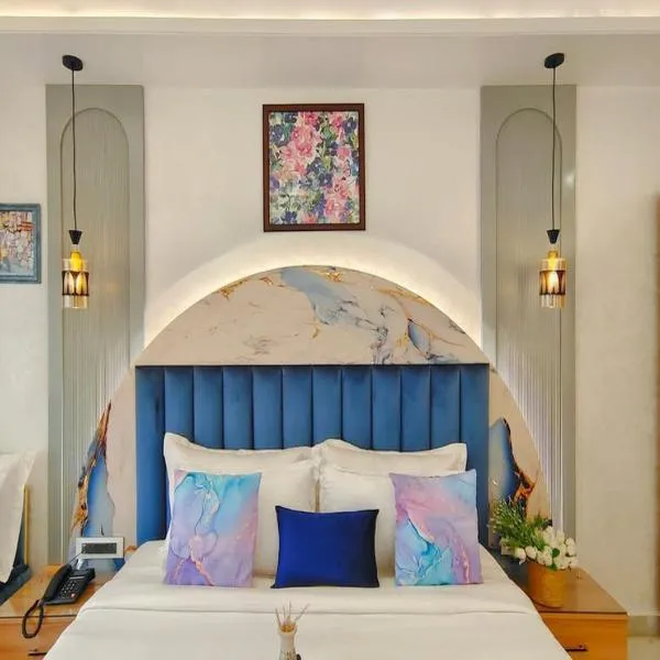 Atlantiis Suites Hotel By Signature Stayz Girjaghar Near Vishwanath Temple, hotel i Varanasi