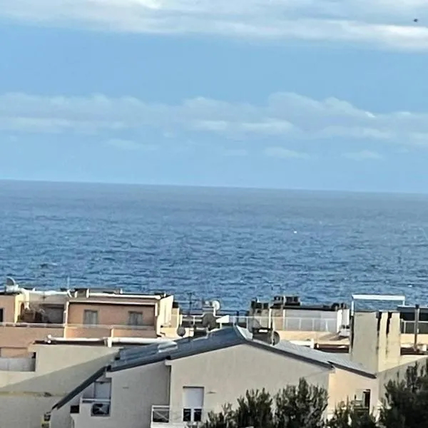 STUDIO AVEC VUE SUR MER à 5 minutes de la plage, hotel u Nici