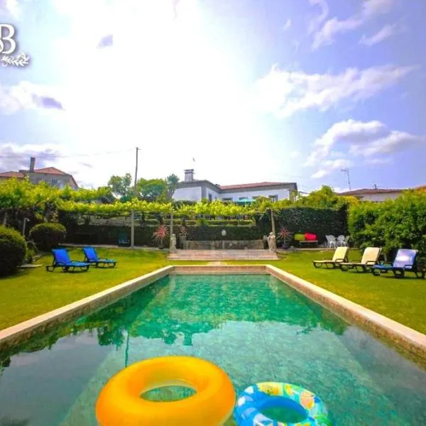 Casa com Piscina Privada de 10m e Jardim, até 8 pessoas, perto do Porto, hotel em Landim