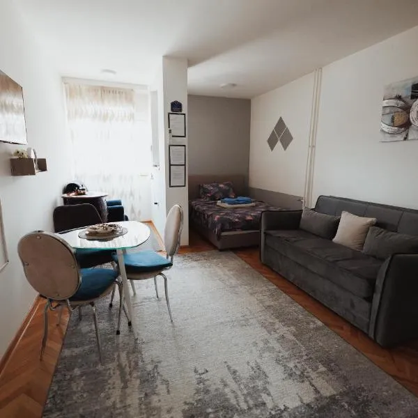 LUX Apartman Jugi PARKING public free, hotel i Novi Pazar