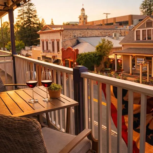Historic Washington St Balcony，索諾拉的飯店