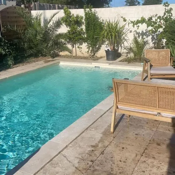 Maison avec piscine entre Avignon et les Alpilles, ξενοδοχείο σε Châteaurenard