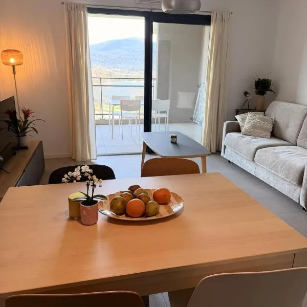 Appartement avec terrasse - coeur de Porto Vecchio โรงแรมในปอร์โต-เวคคีโอ