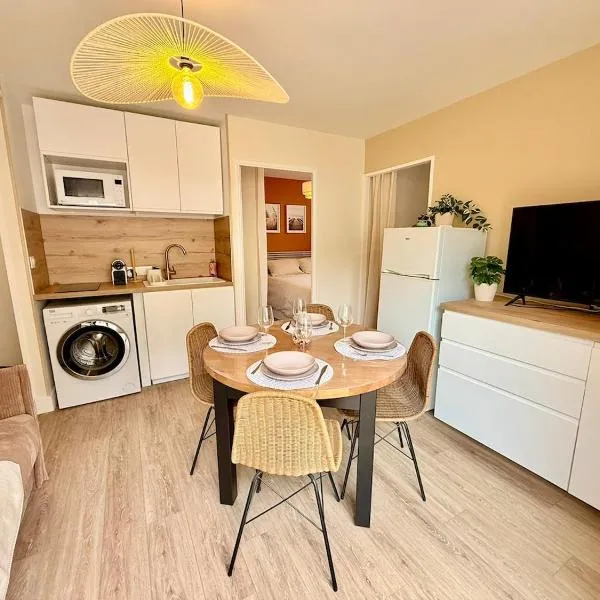 Le cocon de Sète - T2 cabine cosy, grande terrasse rez de jardin, clim, parking proche plage, отель в Сете