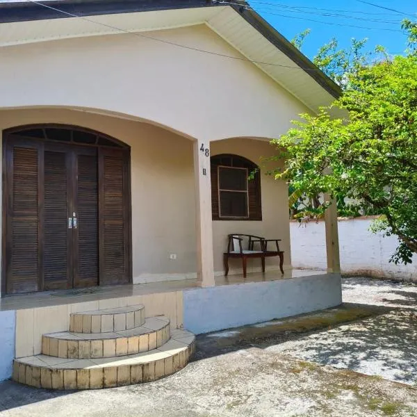 Casa Acerola - 900 m do centro, hotell sihtkohas Morretes