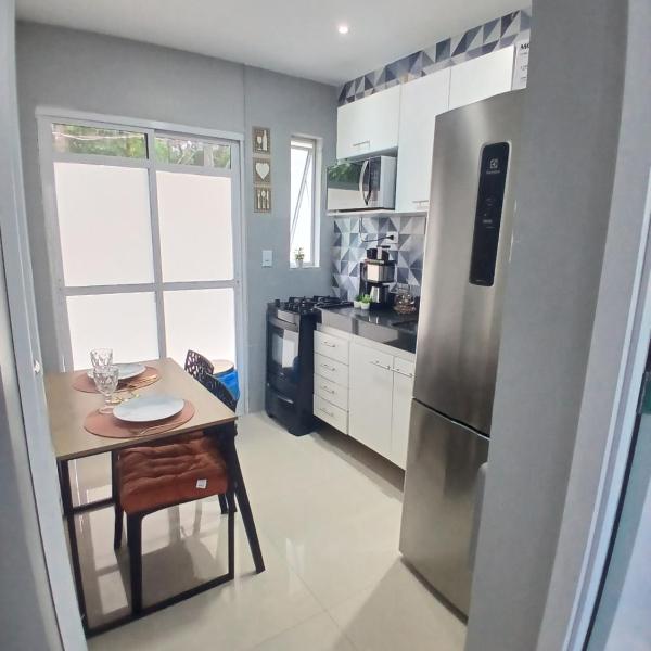 Casa c AR - condomínio prox ParkShopping Cpo Grande a 30 minutos do Recreio, c 2 TVs Smart de 50 e 43 polegadas-varanda privativa- cozinha completa e séries liberadas - CS4 - Foto 3