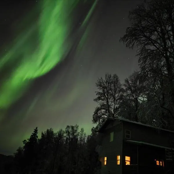 Fairbanks Hillside Cabin with Northern Lights Views: Fairbanks şehrinde bir otel