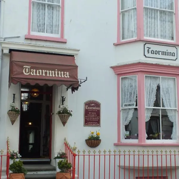 Taormina Guest House, hotel in Tenby