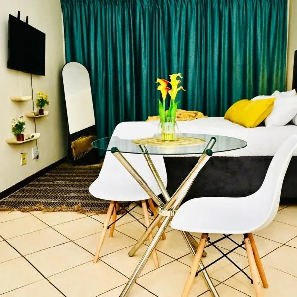 Cozy Comfortable Apartment with pool, hotel a Pretòria