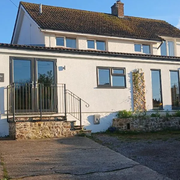 Spacious and sunny accommodation with Underfloor heating throughout, hotel Culmstockban