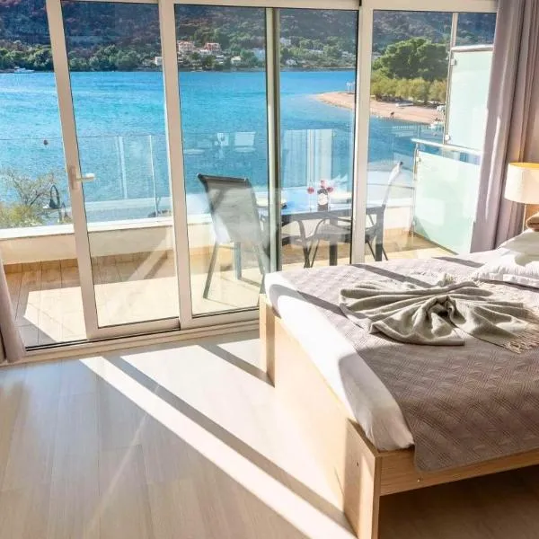 Viesnīca Holidays Roko - Sea View Apartments with Pool pilsētā Grebaštica