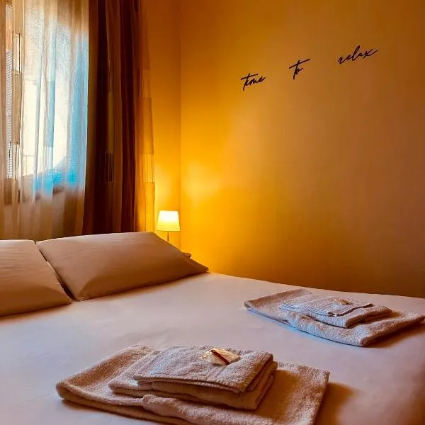 Blueberry Villa - Historic Center Lago Maggiore, hotel u gradu Luino