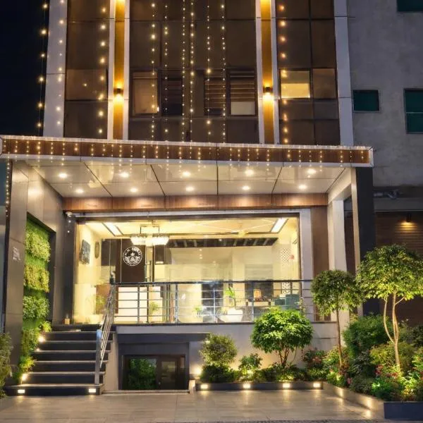 Hotel MM Palace Vairo Cafe Rooftop View Taj Mahal, hotel di Tājganj