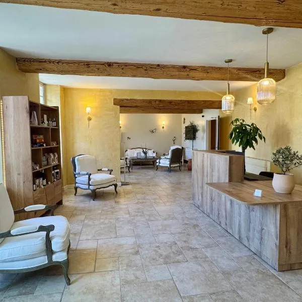 Hotel Du Midi, хотел в Visan