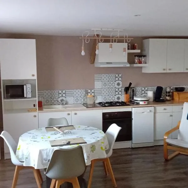GITE 51 chez PATRICIA, хотел в La Neuville-aux-Bois