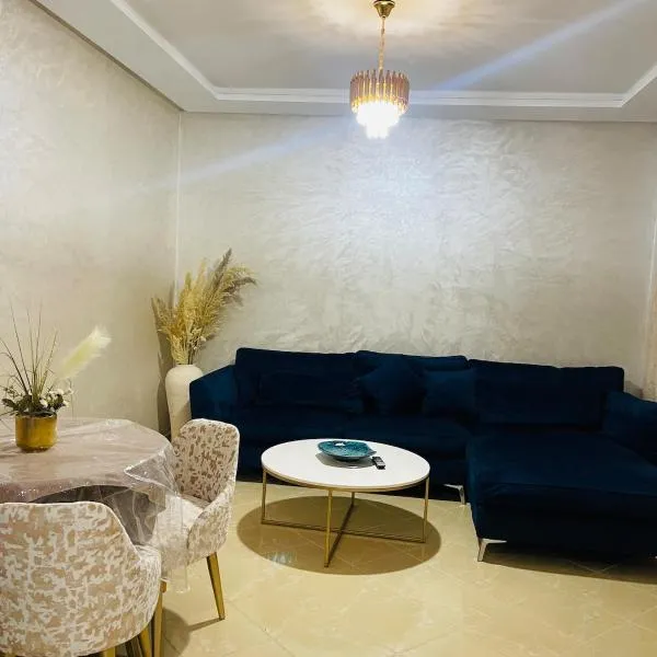 Cozy apartment close to city center, хотел в Маракеш