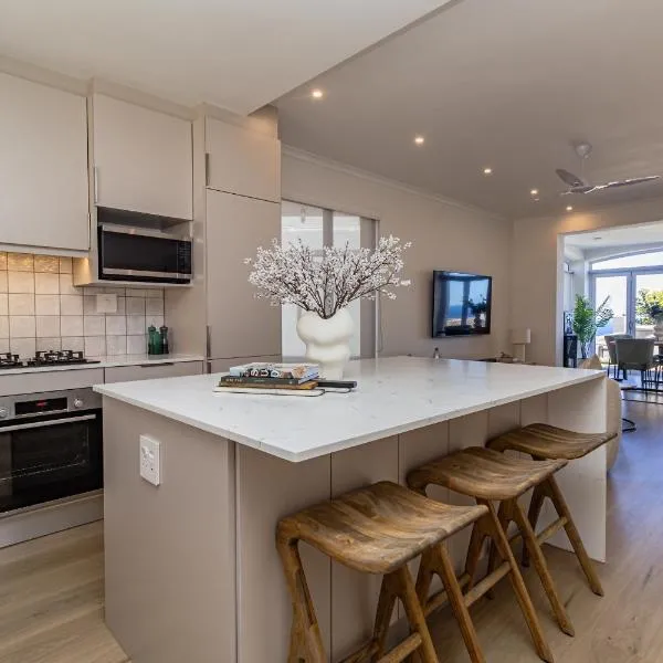 Blue Water Golf Villa, Views, 3BDR On suite, Pool, views, hotel di Mossel Bay