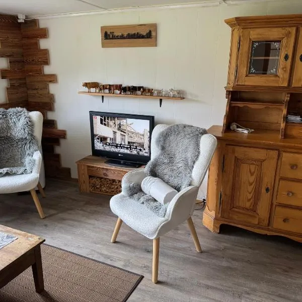 Enzian 4 Zi Ferienwohnung in Landhaus, hotel in Frutigen