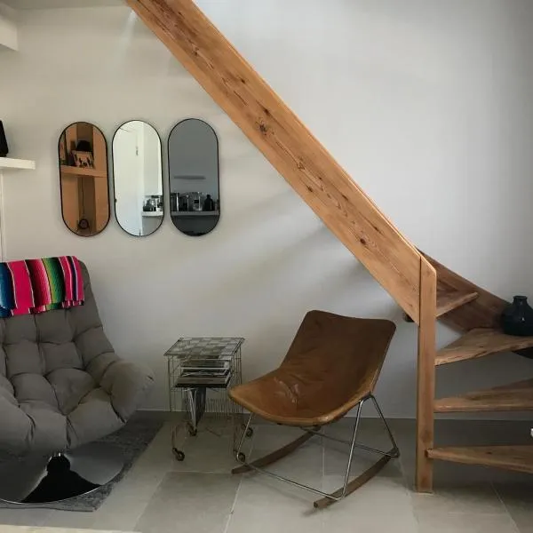 Gipsy Chic Duplex on the beach, hotel a Carolles