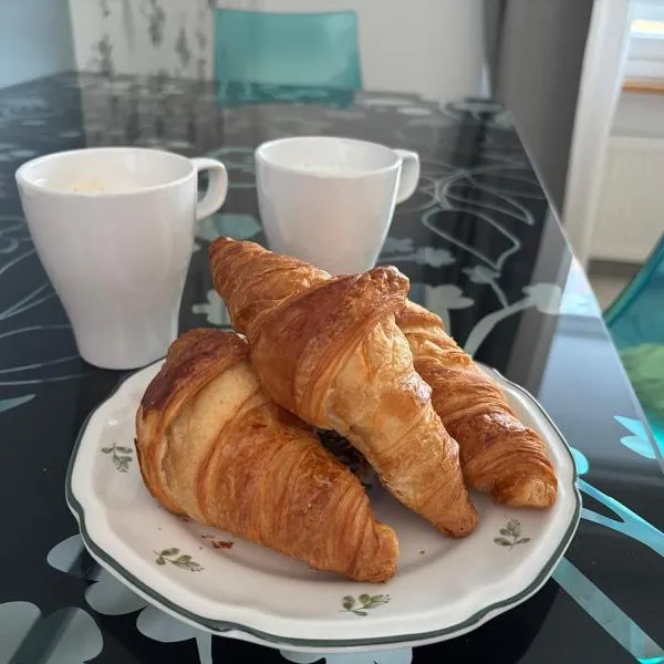 Cozy apartment near Mustavuori 42m2, Hotel in Helsinki