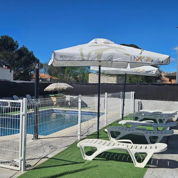 Donde JAVI Chalet con piscina 50 minutos madrid en escalona – hotel w mieście Toledo