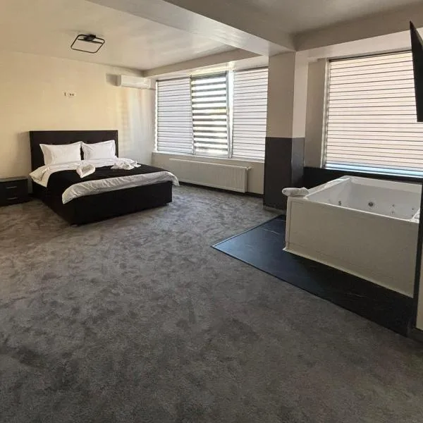 Central Apartments Jacuzzi, отель в городе Тыргу-Жиу