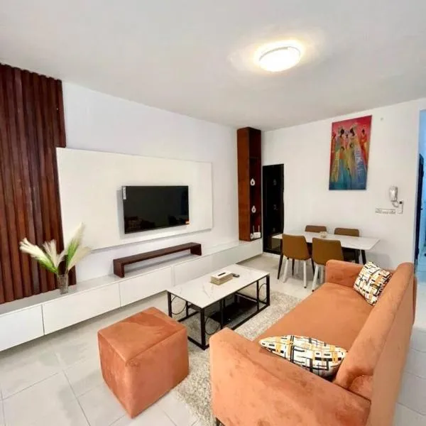 Au cœur de Angré la djibi, hotell i Cocody