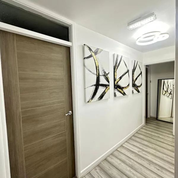 2 Bedroom Apartment - Near CoOp Live & Etihad Stadium, hotel in Manchester