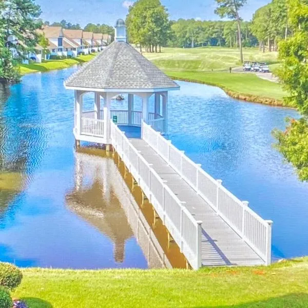 First Class Treatment Luxurious end unit Patio Pool Restaurant Bar on premises Steps away from Everything else! Spacious Condo Stocked with all You Need!, hotel em Myrtle Beach