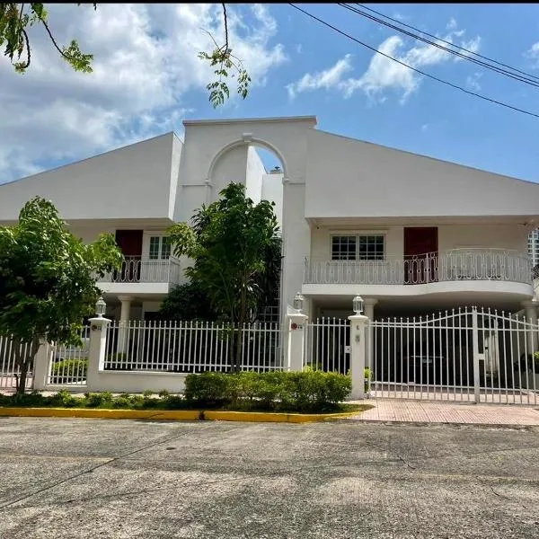 Casa Duplex Privada con Piscina, Hotel in Panama-Stadt