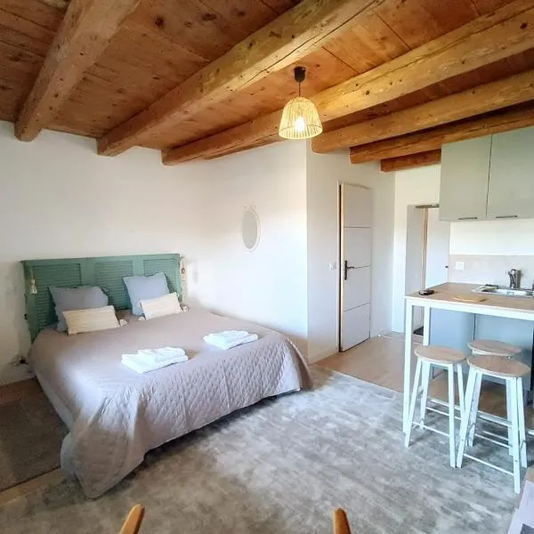 Le Parmelan - Sur la route d'Annecy, hotel em Alby