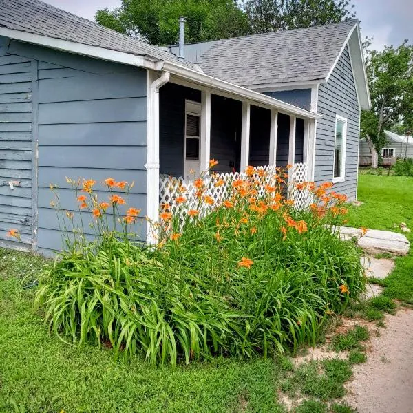A little Cowboy Cabin by the Badlands!, hotel a Kadoka