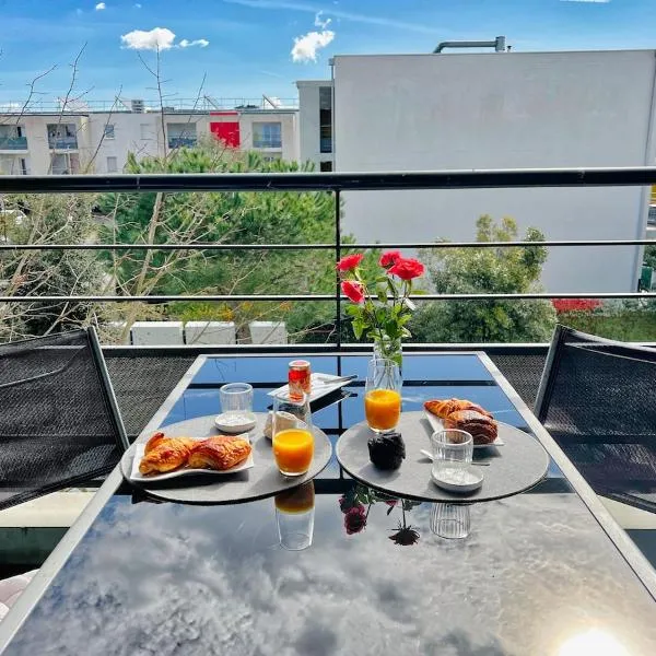 Grand Studio, coin nuit séparé, terrasse et garage privatif, hotel em Royan