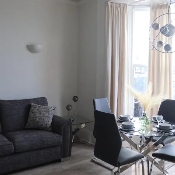 Stunning Seafront Apartment, hotel in Aberystwyth