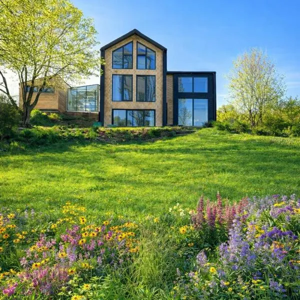 Nastawka Cottage Creativity and Regeneration, khách sạn ở Raciechowice